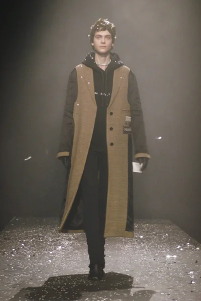 Look 3